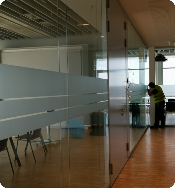 Anlaufschutz bei Glaswänden in Konferenzräumen